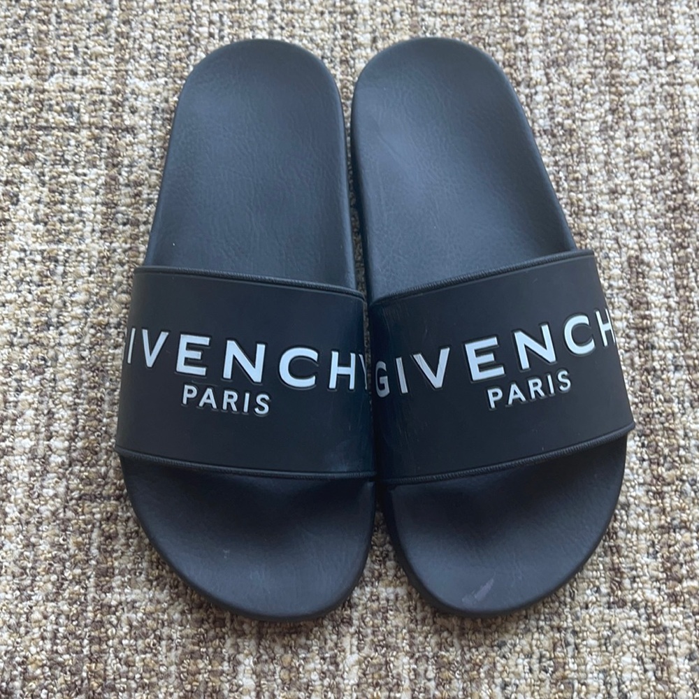 GIVENCHY women’s rubber slides